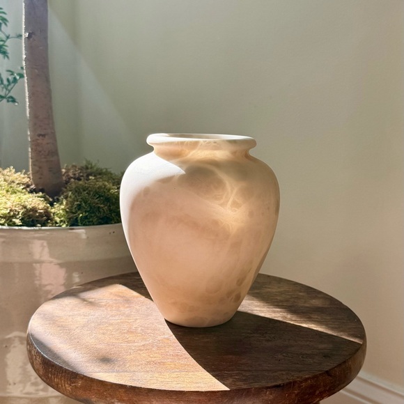 Alabaster Vase - Picture 3 of 3